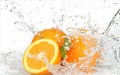 naranjas en el agua realistas
